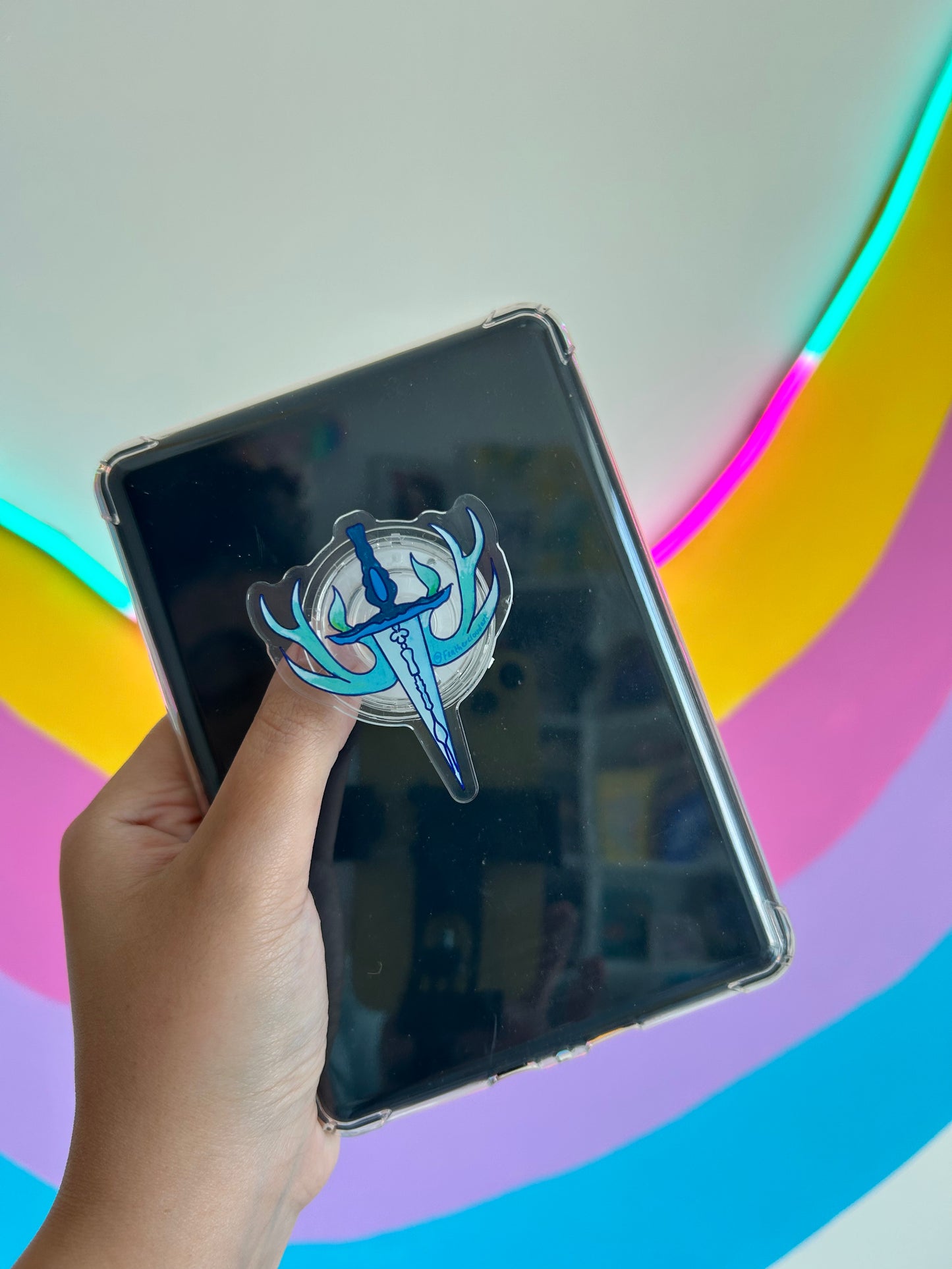 Fantasy phone/e-reader grip